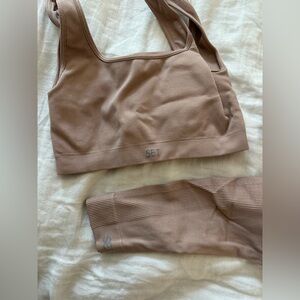 Set Active Leggings and Top Set